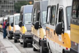 Os pais devem antes de contratar um serviço de transporte para os menores verificar se há a regularidade do veículo e do motorista