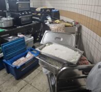 Buffet improvisou cozinha em banheiro de camarote no Rio de Janeiro