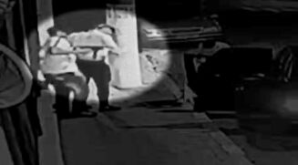 Criminosos com arma semelhante a fuzil rendem pedestre na zona sul de São Paulo