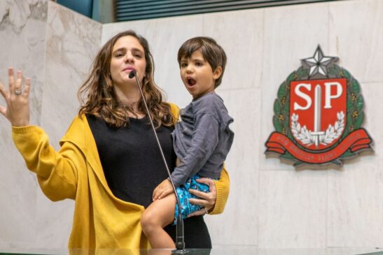 Meus filhos sempre me ouvem falando sobre política, me veem trabalhando e muitas vezes eu levo eles em locais que frequento