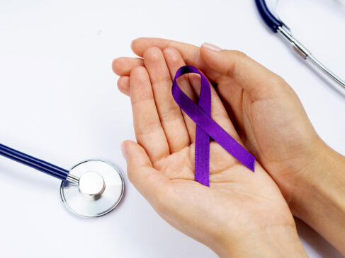 A cor roxa foi escolhida para a conscientização do Lúpus, da Fibromialgia e do Mal de Alzheimer