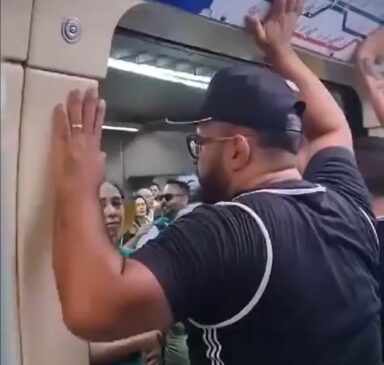 Integrantes da Gaviões da Fiel impedem a entrada de bolsonaristas em Metrô de São Paulo