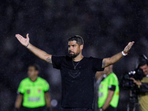 O clube do Parque São Jorge venceu mais uma com António Oliveira, seu novo treinador, e mudou os ares antes do clássico contra o arquirrival Palmeiras
