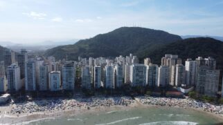 Guarujá abre concurso com 2000 vagas para profissionais da educação