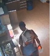Homem é flagrado furtando igreja
