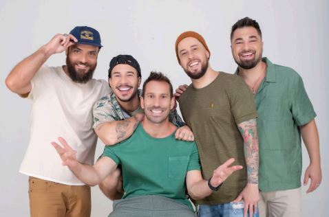 Jeito Moleque faz show exclusivo em bloco