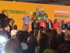 Somado a isto, ele deixou claro que a situação que está acontecendo se trata de um genocídio contra mulheres e crianças