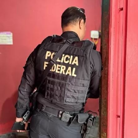 A Policia Federal cumpre três mandados de busca e apreensão