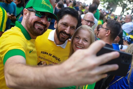 O prefeito Ricardo Nunes durante ato na avenida Paulista convocado por Jair Bolsonaro