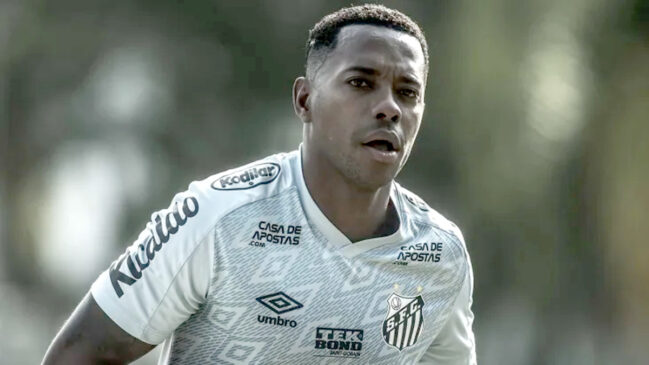 O jogador Robinho é alvo de um pedido de homologação de sentença requerido pelo governo italiano