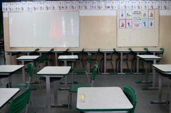 A rede pública concentra 37.881.305 matrículas -o que representa 80% do total de estudantes no país.