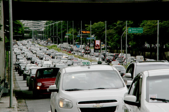A falta de regulamentação do veículo pode resultar em multas e na apreensão do carro