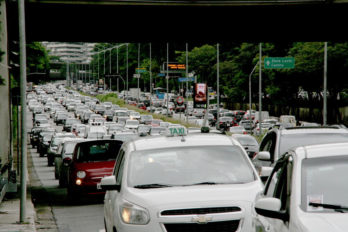 A falta de regulamentação do veículo pode resultar em multas e na apreensão do carro