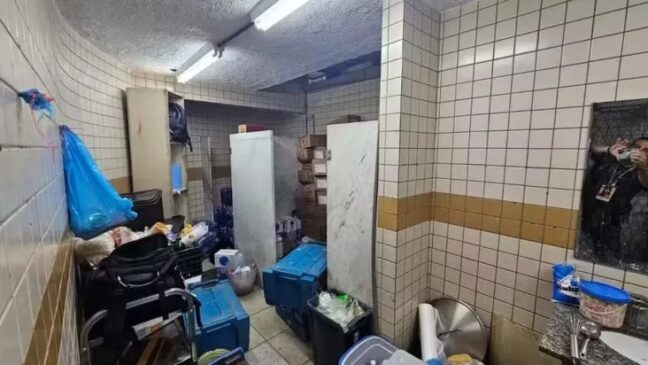 A cozinha improvisada foi fechada em operação conjunta com o Ministério Público Estadual e agentes do Instituto Municipal de Vigilância Sanitária
