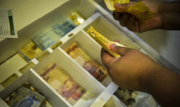 Nesta sexta (15) o abono salarial dos nascidos em fevereiro começou a ser pago