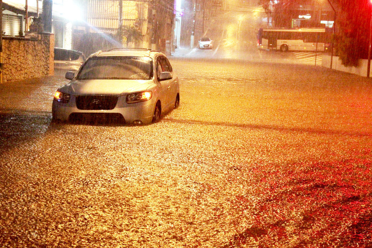 Chuva de outono deve provocar alagamento em SP
