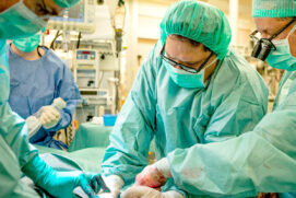 Projeto determina ordem para os planos de saúde incluírem cobertura da cirurgia de redução da mama em pacientes diagnosticadas com gigantomastia