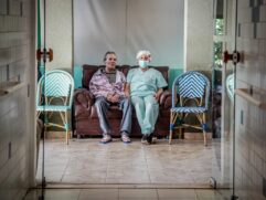 Projeto de lei quer criar uma rede de serviços para dar suporte e atender adultos e idosos com deficiência intelectual