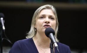 Deputada Professora Luciene Cavalcante, autora da proposta