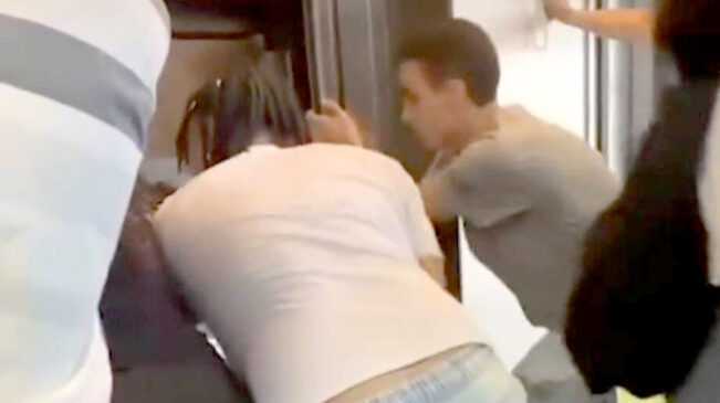 Na manhã desta terça-feira (19), alunos da Fatec Rubens Lara, em Santos, ficaram presos em um elevador da unidade, enquanto o mesmo se encontrava entre dois andares