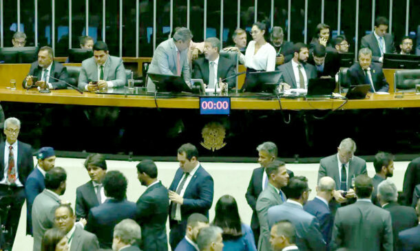 Nesta quarta-feira (20) o projeto de lei que acaba com as saídas temporárias de presos em feriados e datas comemorativas foi aprovado pela Câmara dos Deputados