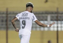 Os atacantes Yuri Alberto, de pênalti, e Pedro Raul fizeram os gols da classificação