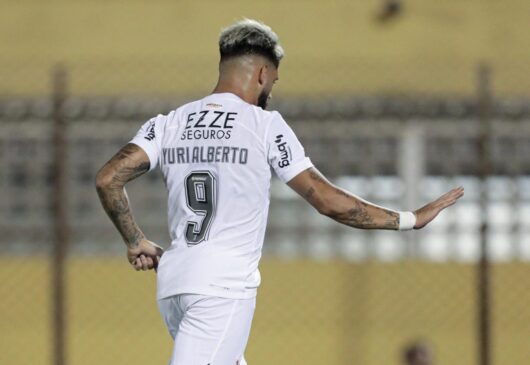 Os atacantes Yuri Alberto, de pênalti, e Pedro Raul fizeram os gols da classificação