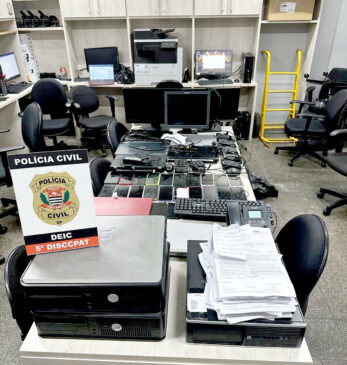 Com um aplicativo de mensagens, o grupo criminoso transformava esses dados em cobranças indevidas
