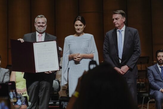 Rinaldi Digilio, Michelle e Jair Bolsonaro, durante cerimônia no Theatro Municipal de São Paulo