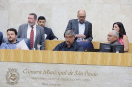 Sessão Plenária para falar sobre o reajuste do salário dos servidores públicos municipais