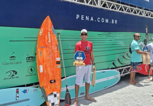 Michel Jonas durante premiação no Ceará