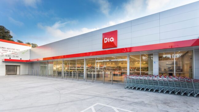 Supermecados Dia anunciou que decidiu fechar 343 lojas de um total de 587 e 3 centros de distribuição no Brasil