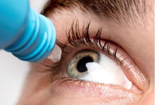 É importante manter os olhos hidratados e protegidos