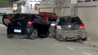 Motorista é preso após bater em quatro carros, três motos e ferir policial na Grande São Paulo