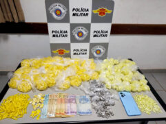 Um homem, de 24 anos, foi preso, nesta quarta-feira (24) por transportar 5,9 mil porções de cocaína, maconha e haxixe