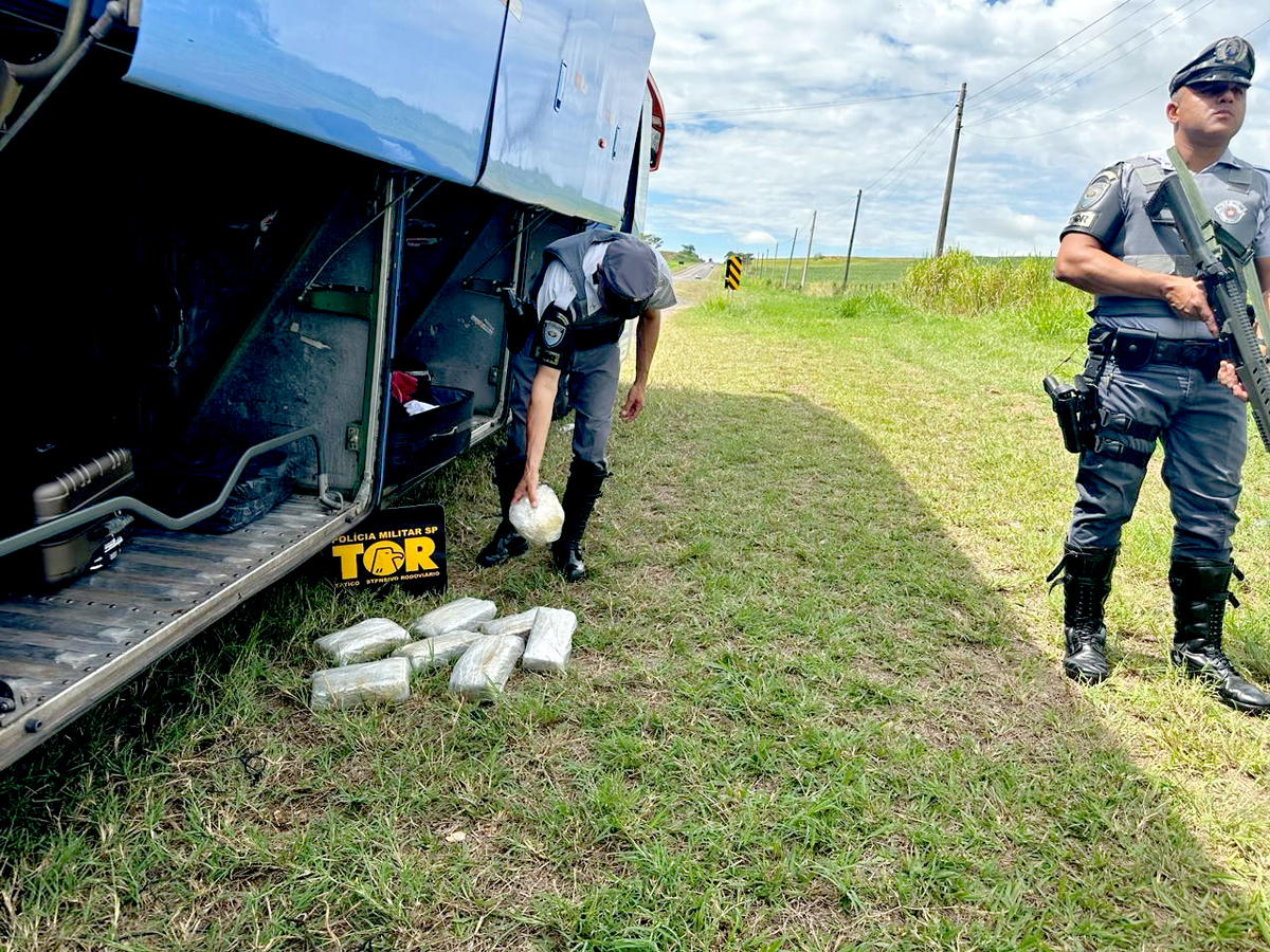 Um homem foi preso nesta terça-feira (2) por tráfico de drogas em um ônibus interestadual em Flórida Paulista, no interior de São Paulo