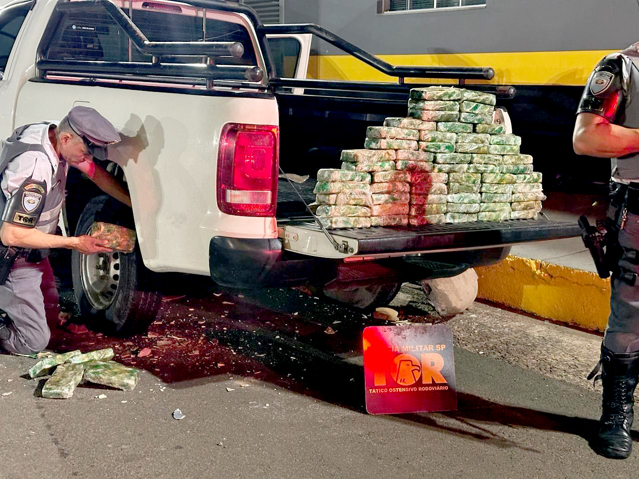 Caminhonete de casal carregava 67 quilos de cocaína no interior de SP