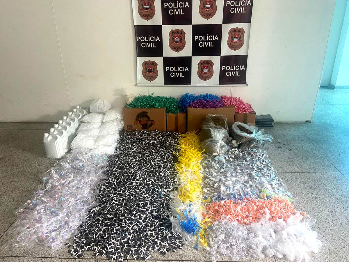 Mais de 33 mil porções de drogas foram encontradas em uma "casa bomba" em Osasco, na Grande São Paulo