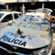 Dois homens são presos e mais de 9 mil porções de drogas são apreendidas no litoral de SP