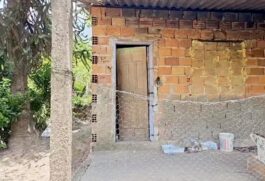 Quando a polícia foi acionada para atender o caso, o criminoso já havia fugido do local do crime, cometido em uma residência no bairro da Cachoeira
