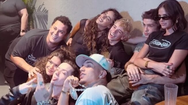 Bruna Marquezine no colo de João Guilherme