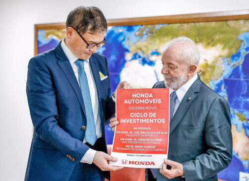 Arata Ichinose, presidente da Honda do Brasil, com o presidente Luiz Inácio Lula da Silva