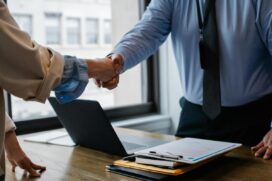 Para ser a escolhida, a pessoa candidata precisa estar bem alinhada com que a empresa