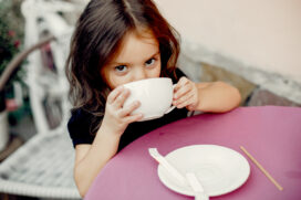 Entidades não é recomendam a ingestão de café ou outros produtos que contenham cafeína para menores de 12 anos