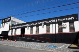 Mulher é assassinada e enterrada em quintal por homem em SP