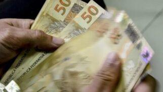 Brasileiros ainda não sacaram R$ 7,79 bilhões em recursos esquecidos no sistema financeiro.