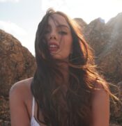 Lavínia se prepara para lançar o show do seu disco de estreia "No Meu Umbigo"