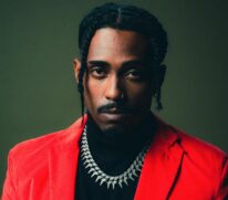 Kayode lança nesta sexta-feira (12) uma versão deluxe do álbum "Flow da Pele"
