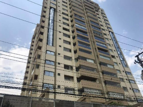 Entre os imóveis disponíveis há casas, apartamentos e terrenos distribuídos por vários estados