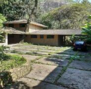 Entre os lotes disponíveis há imóveis residenciais, comerciais e terrenos